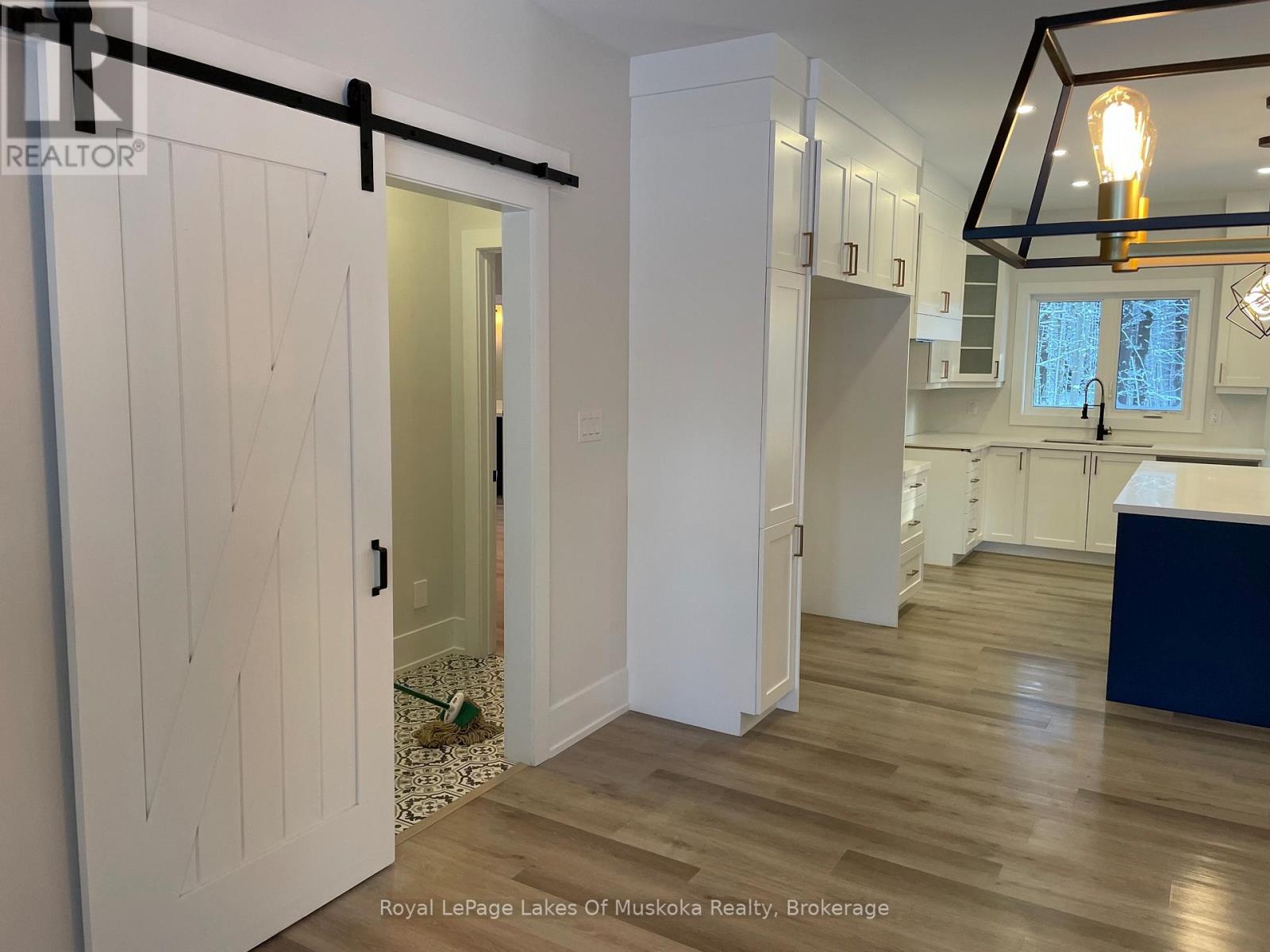 5 Meadow Acres Road, Oro-Medonte, Ontario  L0K 2G1 - Photo 6 - S12473657