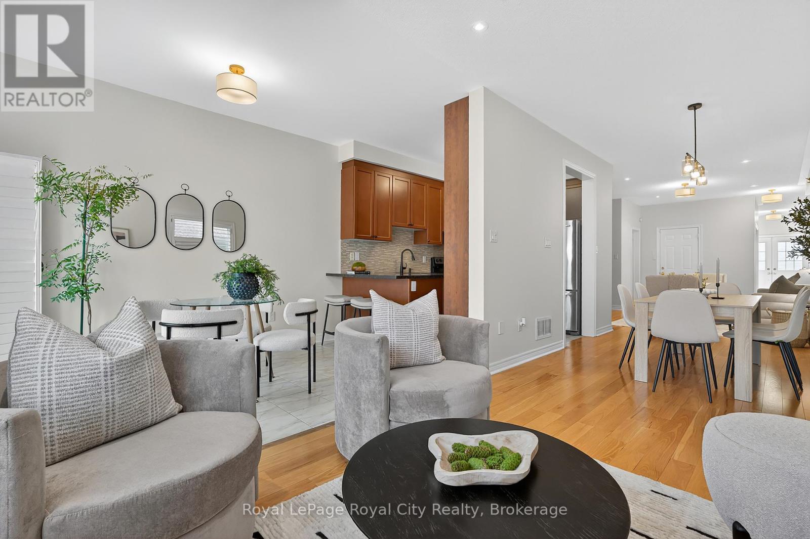 275 Comiskey Crescent, Mississauga, Ontario  L5W 0C4 - Photo 10 - W12473716