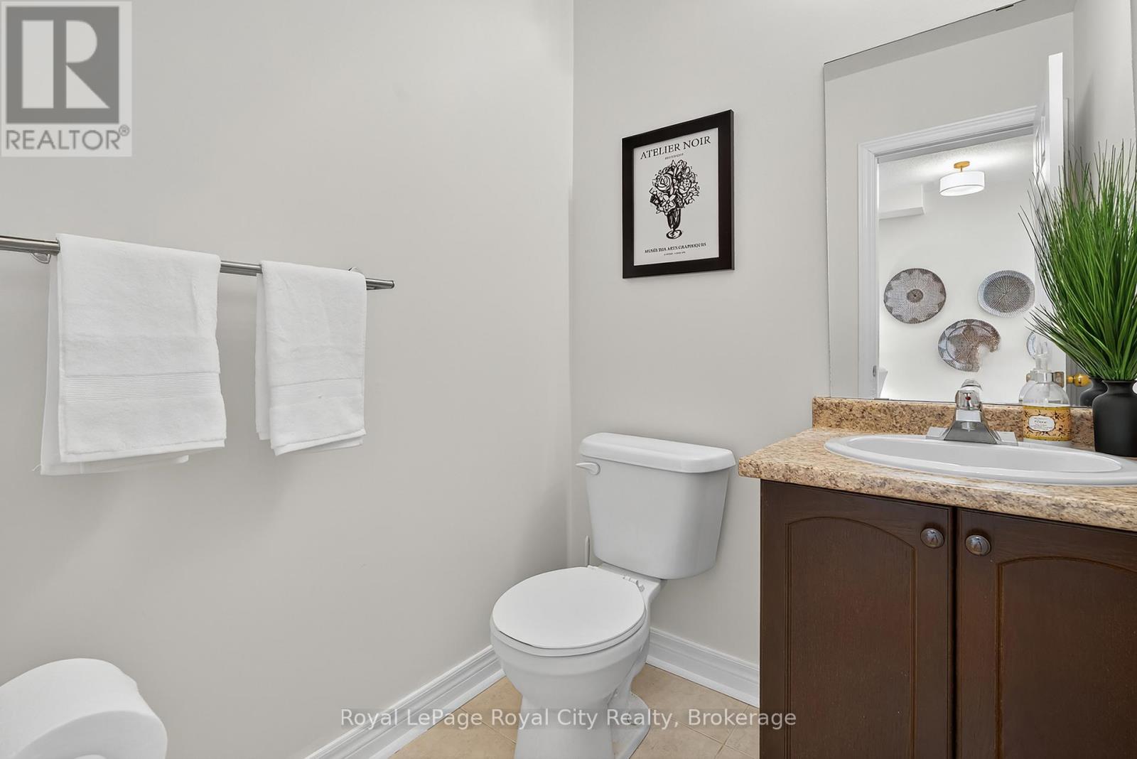 275 Comiskey Crescent, Mississauga, Ontario  L5W 0C4 - Photo 6 - W12473716