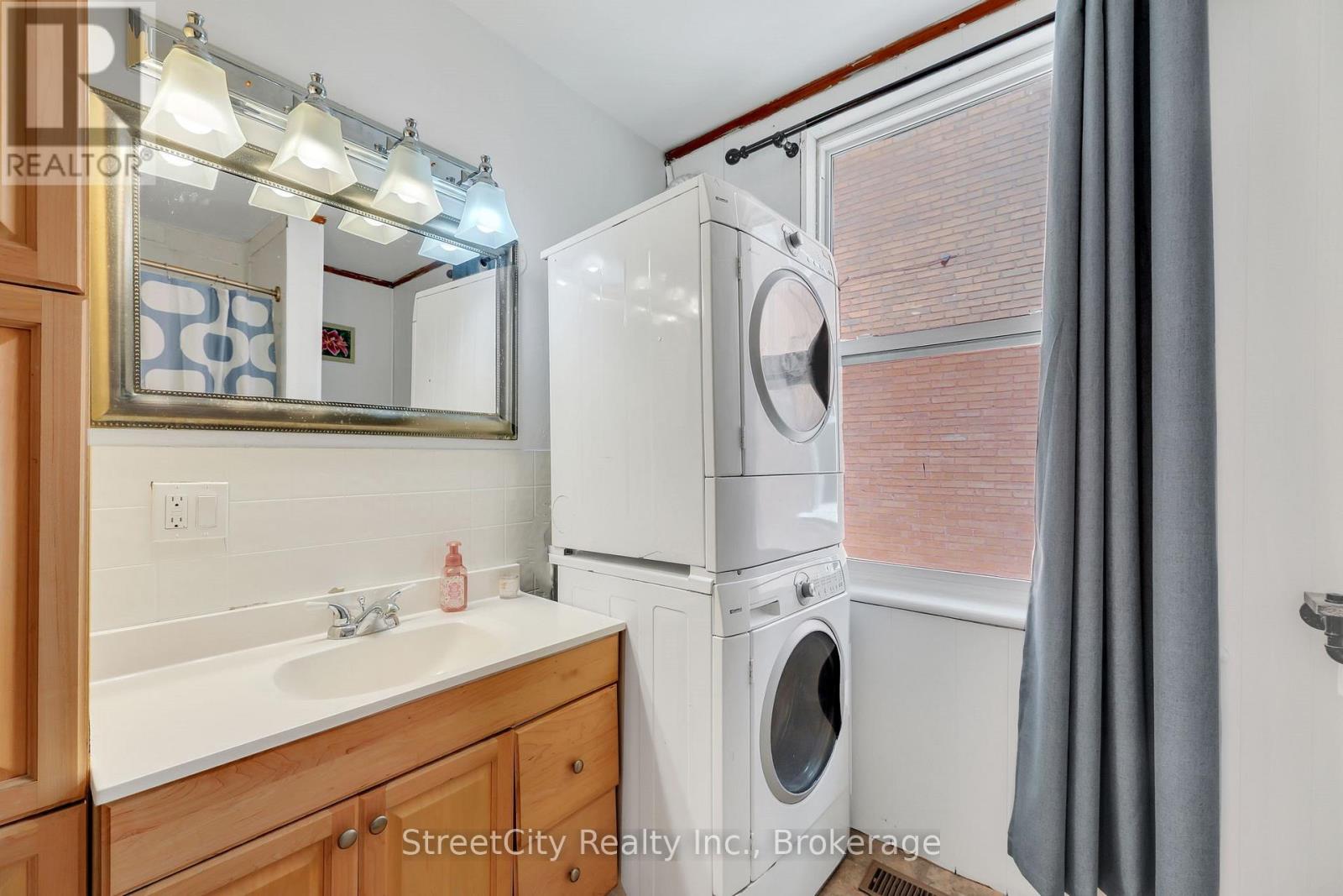 265 Front Street, Stratford, Ontario  N5A 4J1 - Photo 10 - X12473814