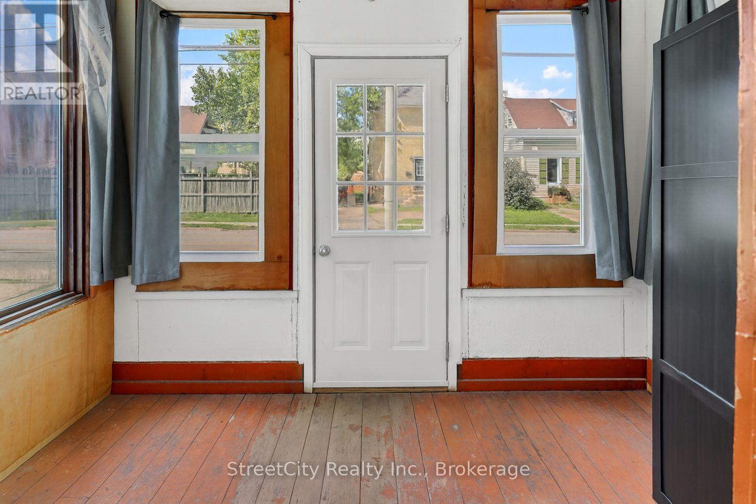 265 Front Street, Stratford, Ontario  N5A 4J1 - Photo 12 - X12473814