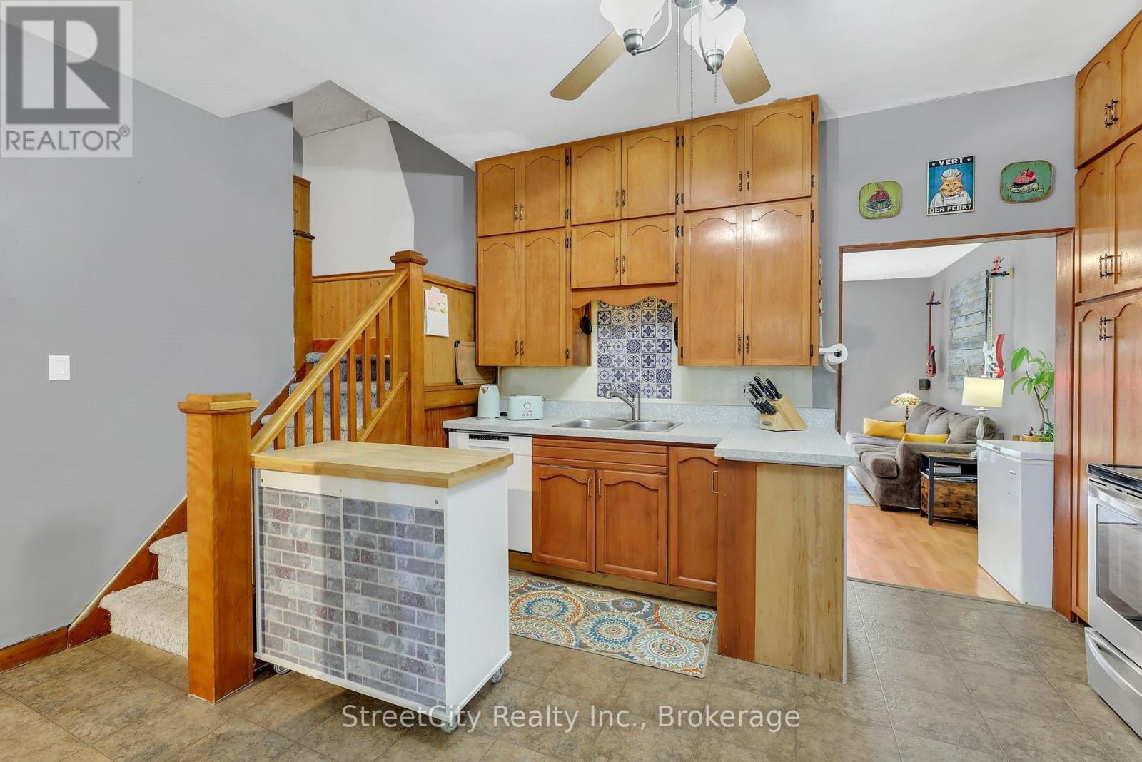 265 Front Street, Stratford, Ontario  N5A 4J1 - Photo 3 - X12473814