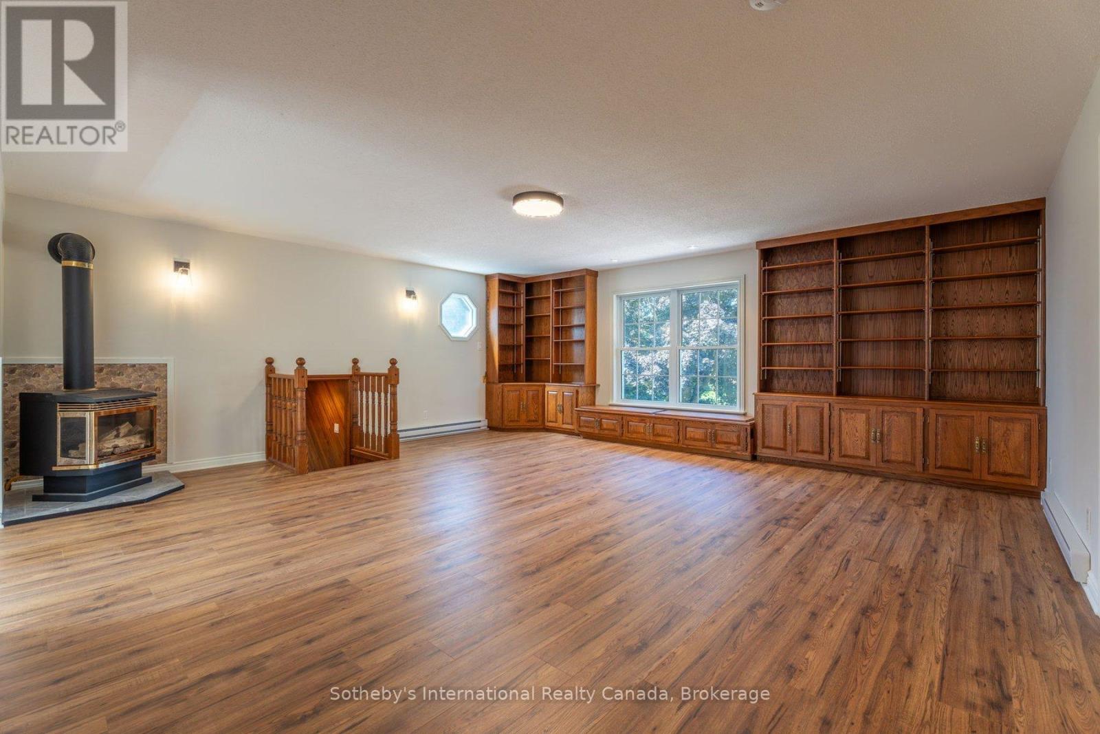 31 Elizabeth Street E, Clearview, Ontario  L0M 1G0 - Photo 31 - S12473950