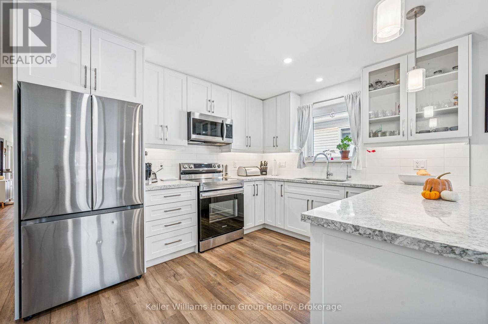 76 South Drive, Kitchener, Ontario  N2M 4B6 - Photo 10 - X12474120