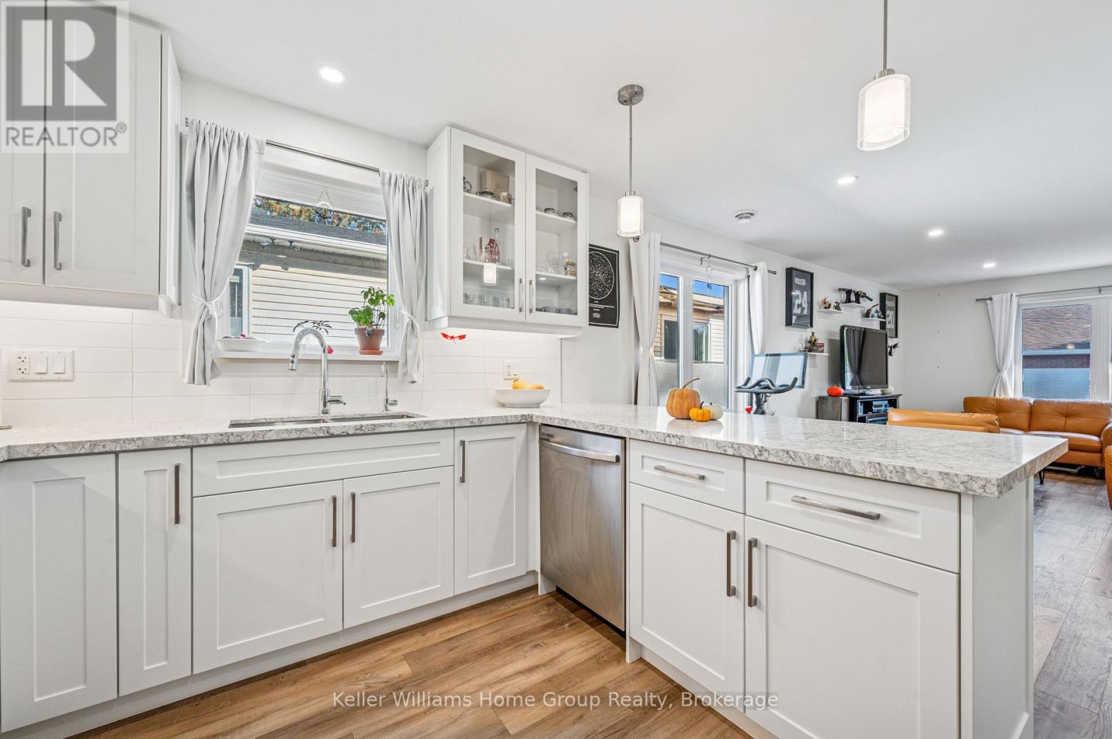 76 South Drive, Kitchener, Ontario  N2M 4B6 - Photo 12 - X12474120