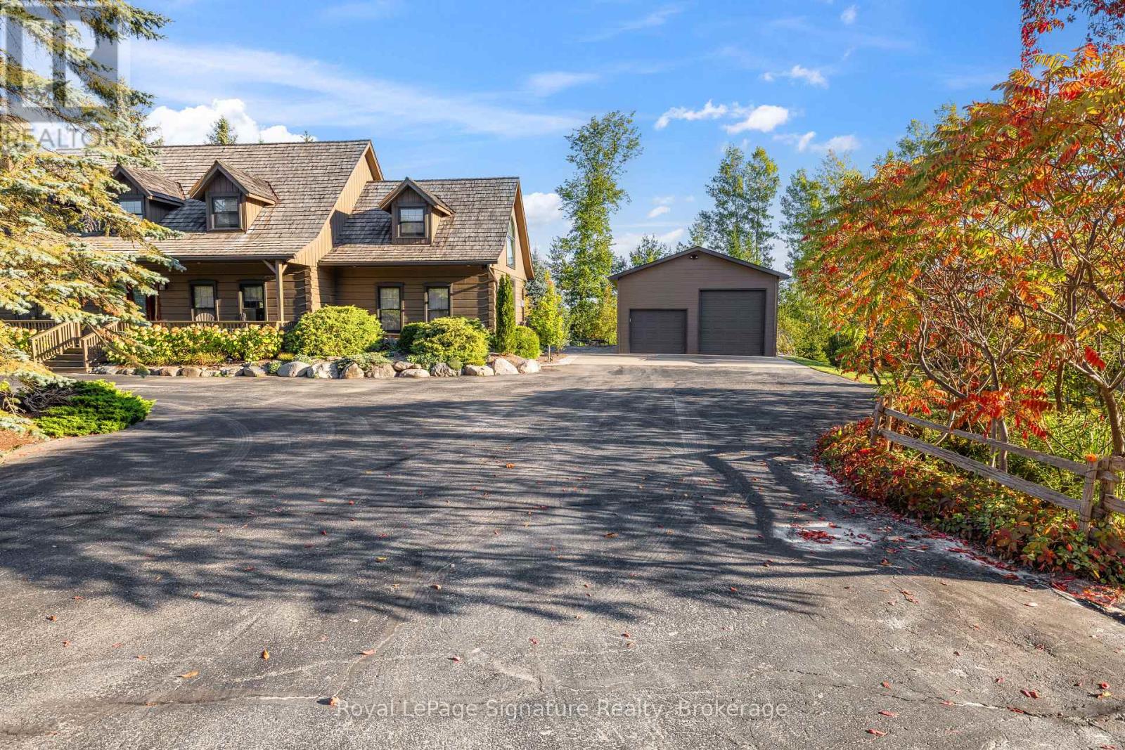 133 Old Lakeshore Road, Blue Mountains, Ontario  N0H 1J0 - Photo 2 - X12474151