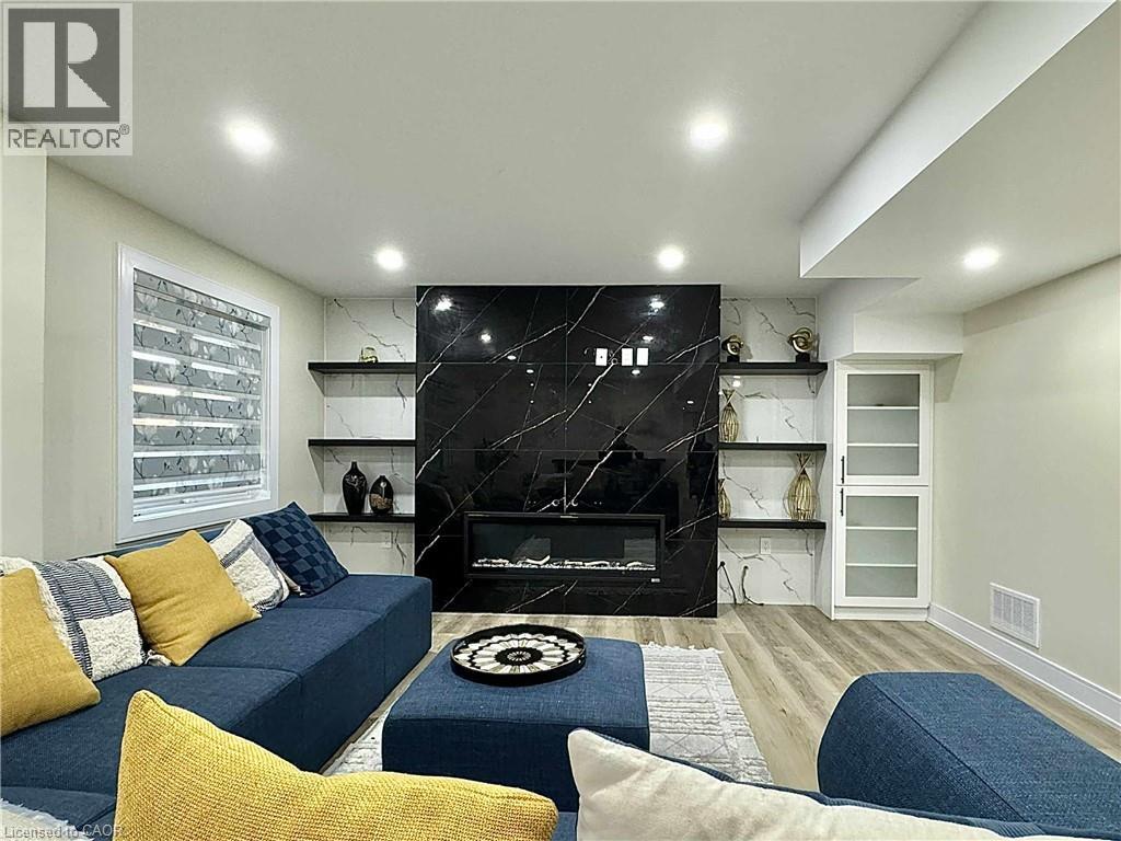 23 MOSSGROVE Drive Unit# LOWER, Kitchener, Ontario