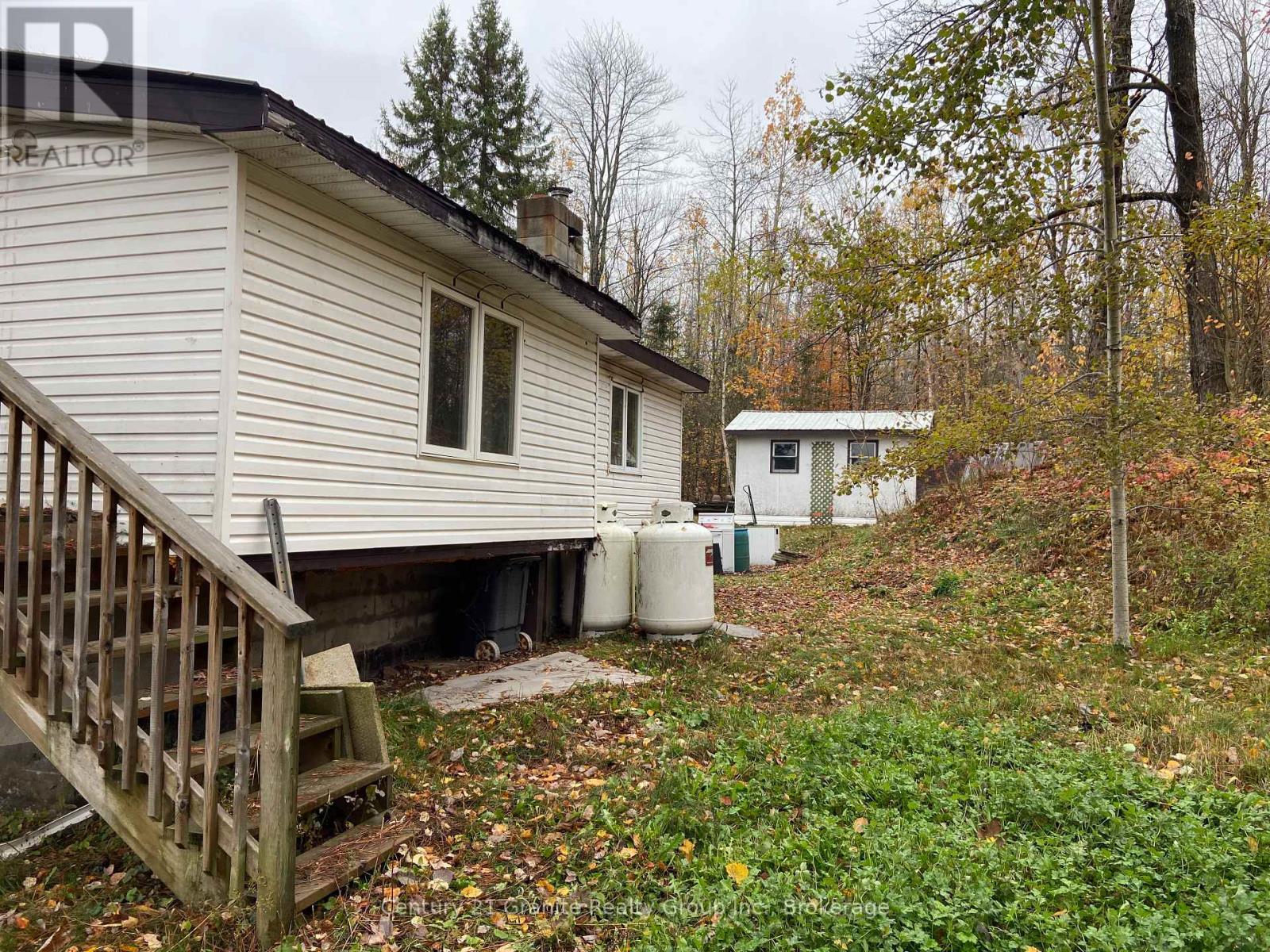 1046 Lutterworth Pines Road, Minden Hills, Ontario  K0M 2K0 - Photo 3 - X12475906
