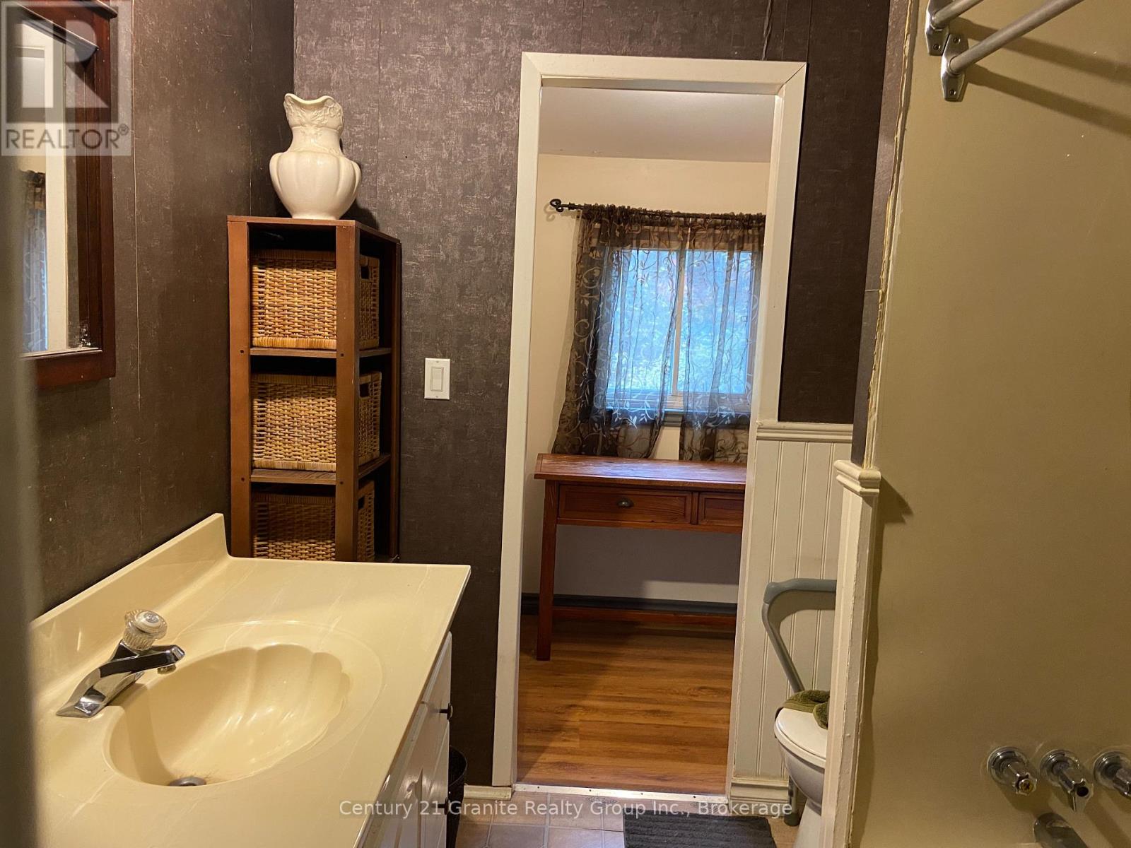 1046 Lutterworth Pines Road, Minden Hills, Ontario  K0M 2K0 - Photo 9 - X12475906