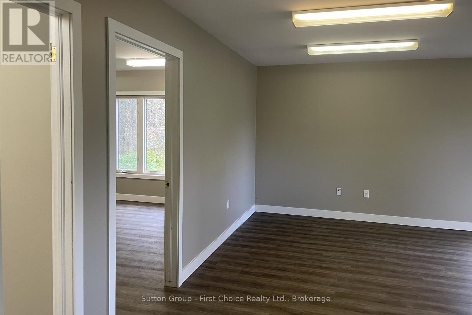 98 Dunlop Place, Stratford, Ontario  N4Z 1A1 - Photo 10 - X12475995
