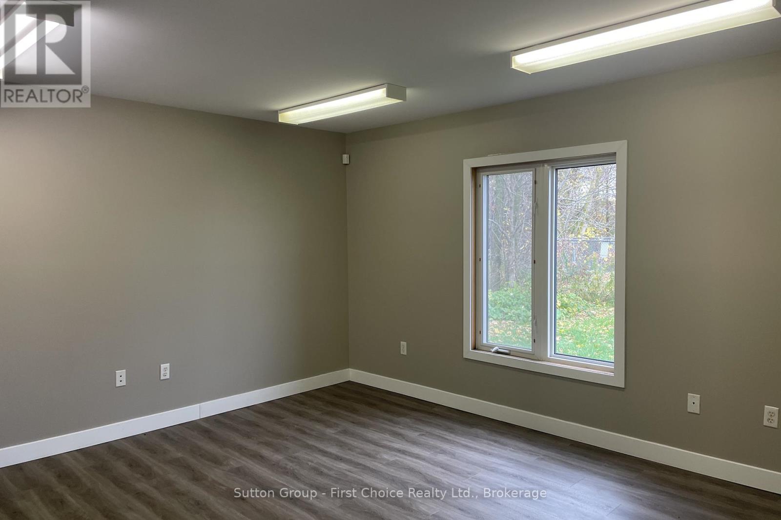 98 Dunlop Place, Stratford, Ontario  N4Z 1A1 - Photo 12 - X12475995