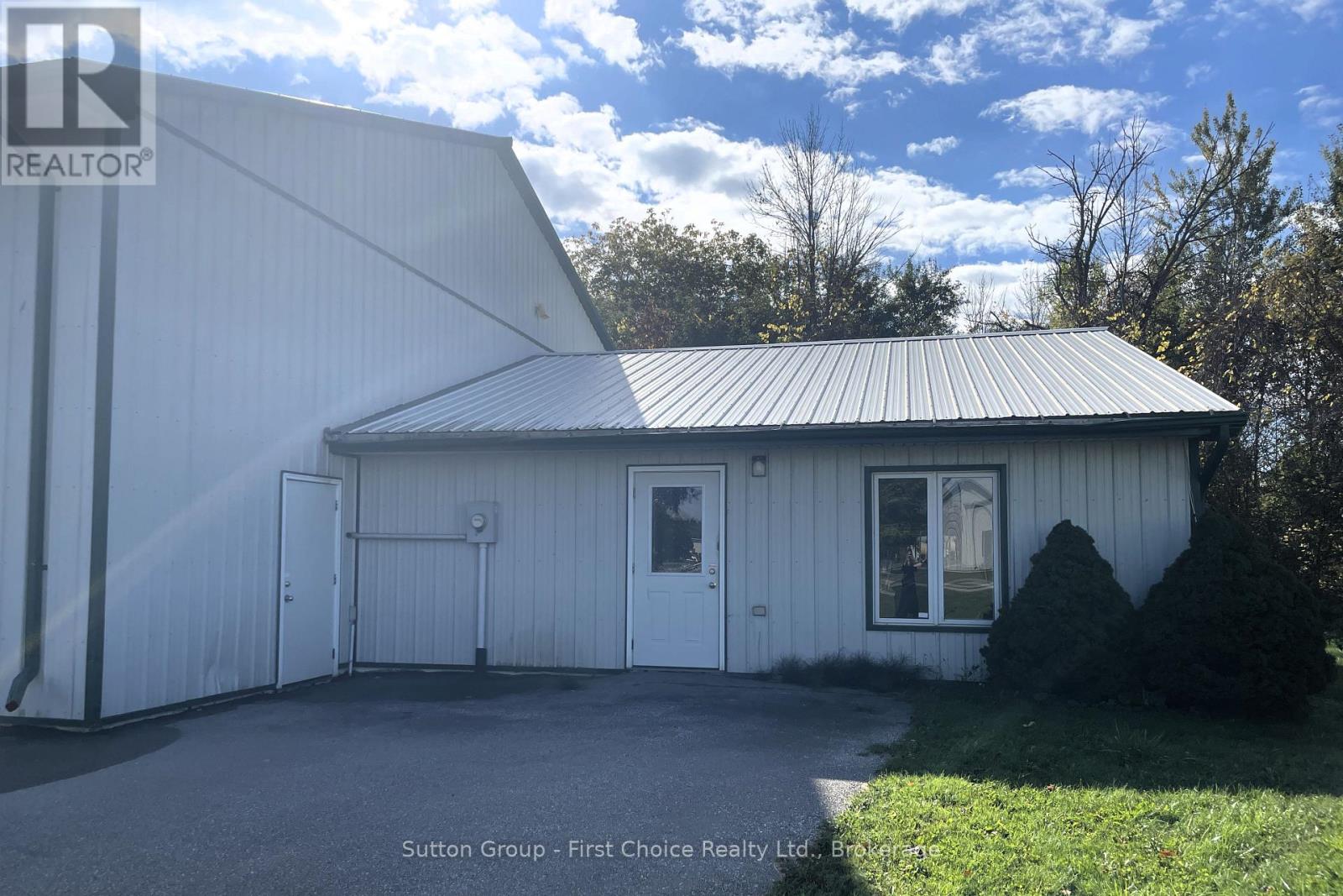 98 Dunlop Place, Stratford, Ontario  N4Z 1A1 - Photo 4 - X12475995