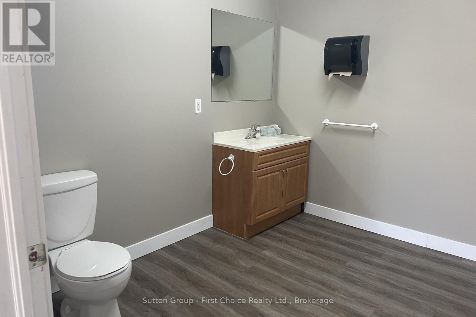 98 Dunlop Place, Stratford, Ontario  N4Z 1A1 - Photo 6 - X12475995