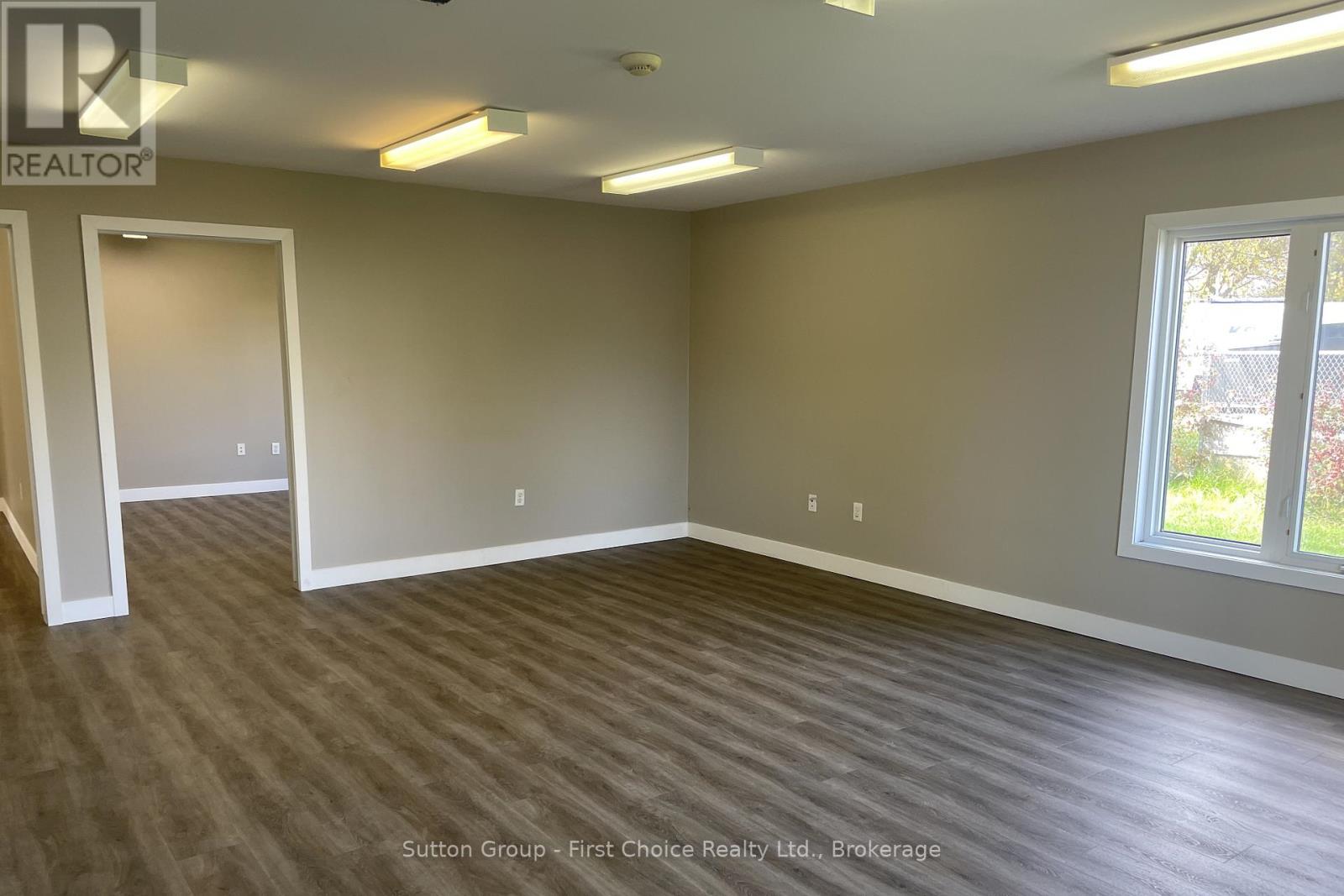 98 Dunlop Place, Stratford, Ontario  N4Z 1A1 - Photo 7 - X12475995