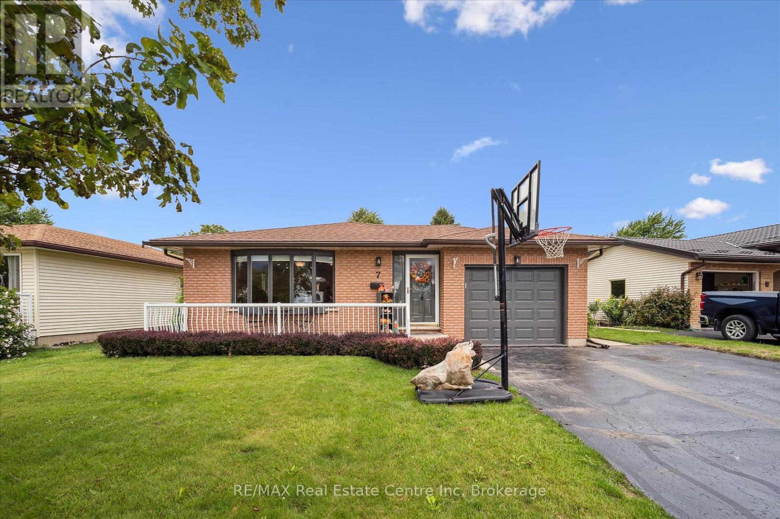 7 EASTVIEW DRIVE, Wellington North, Ontario