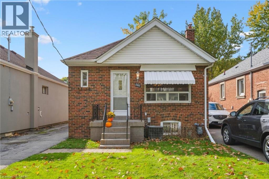 202 Alderbrae Avenue, Etobicoke, Ontario  M8W 4K5 - Photo 1 - 40769388