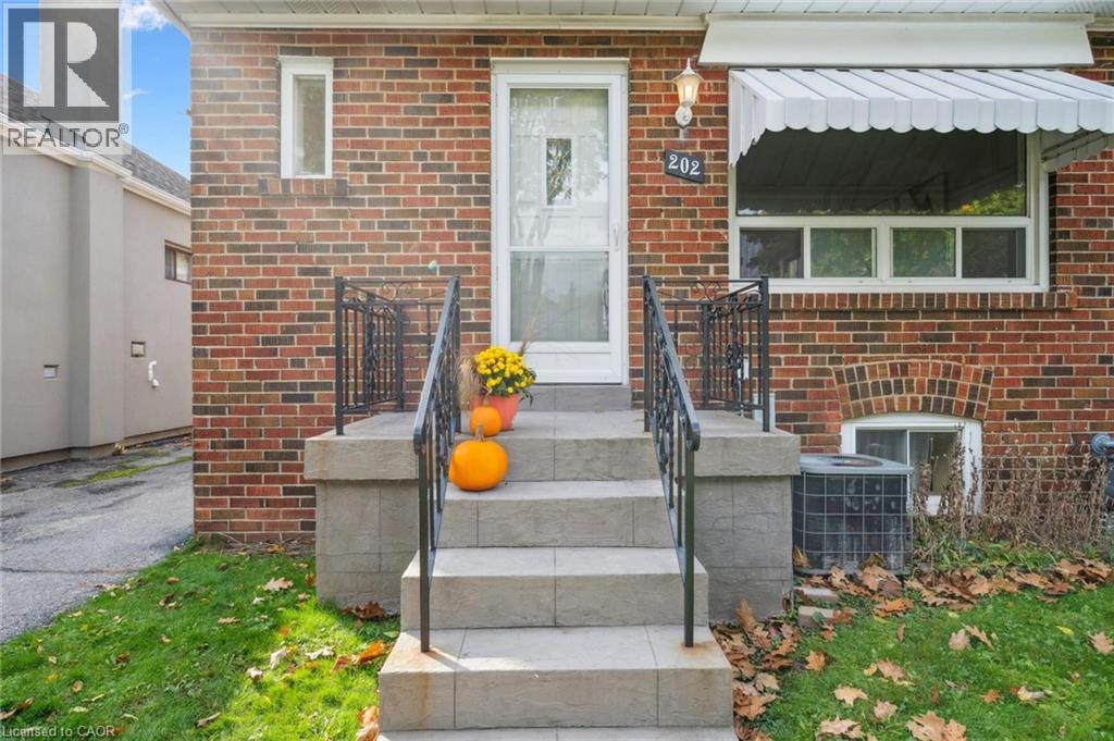 202 Alderbrae Avenue, Etobicoke, Ontario  M8W 4K5 - Photo 4 - 40769388