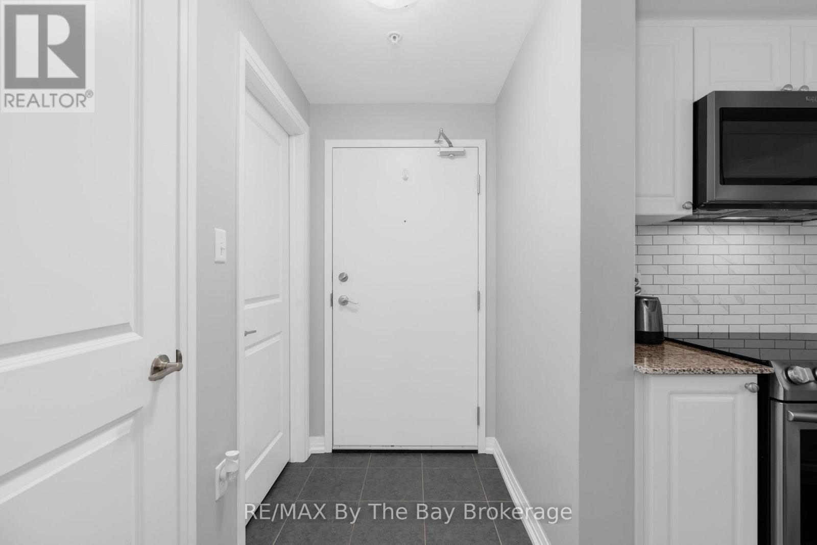 309 - 300 Essa Road, Barrie, Ontario  L9J 0B9 - Photo 5 - S12479407