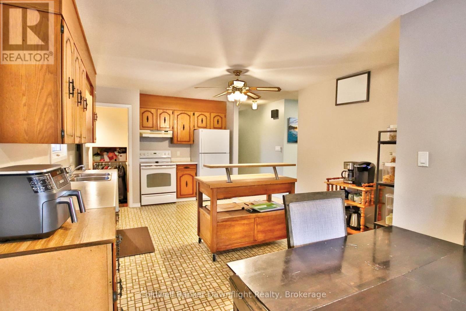 516 Andrew Street, South Huron, Ontario  N0M 1S1 - Photo 5 - X12482776