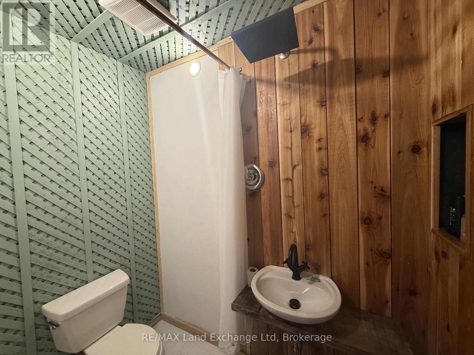 26 Patrick Street W, North Huron, Ontario  N0G 2W0 - Photo 12 - X12484414