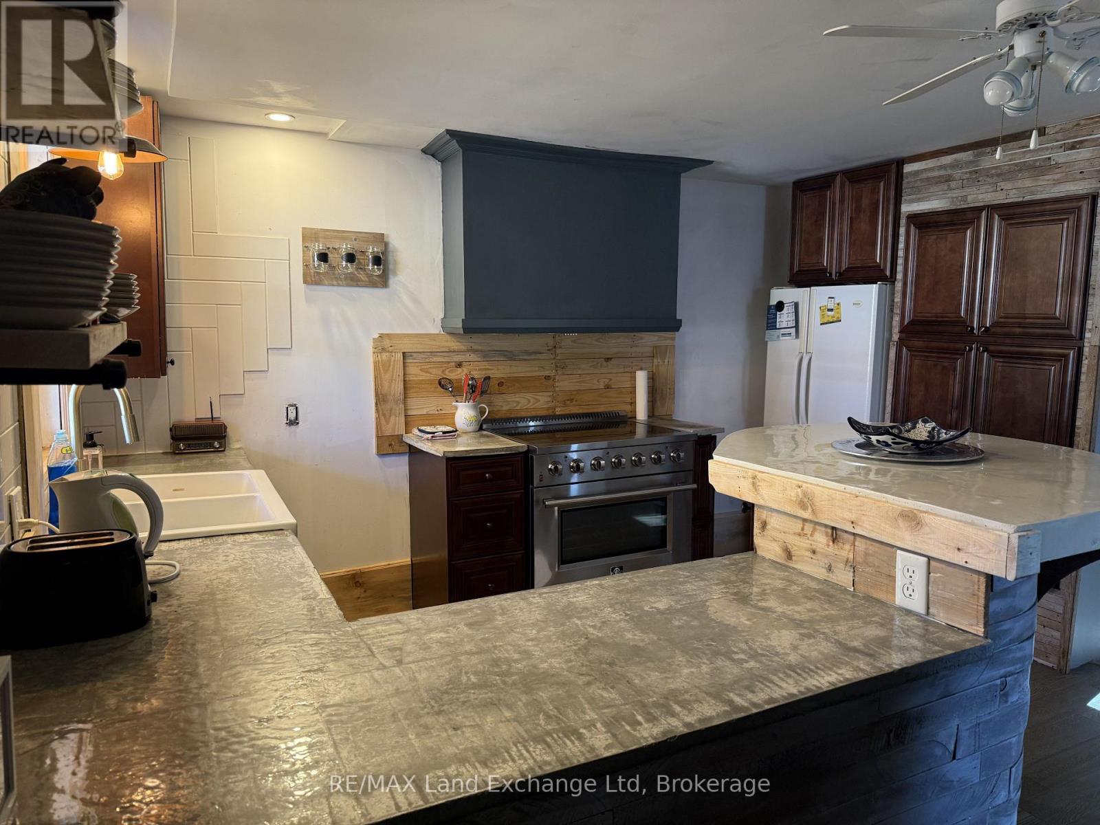 26 Patrick Street W, North Huron, Ontario  N0G 2W0 - Photo 2 - X12484414