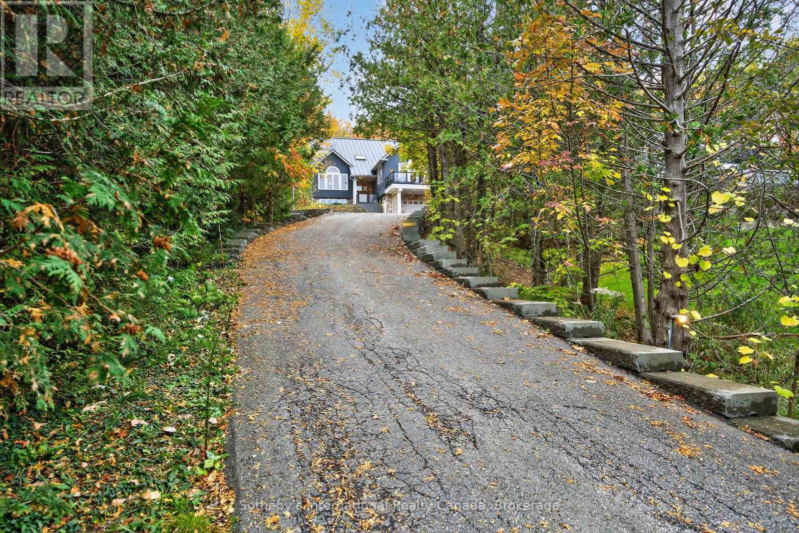 112 Arrowhead Crescent, Blue Mountains, Ontario  L9Y 0R9 - Photo 3 - X12484560