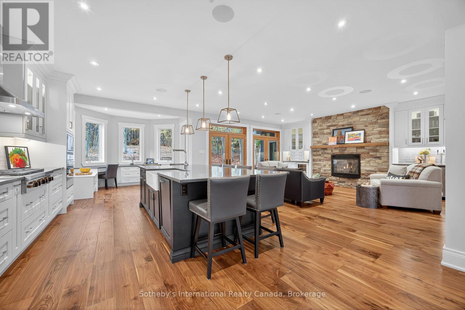 112 Arrowhead Crescent, Blue Mountains, Ontario  L9Y 0R9 - Photo 9 - X12484560