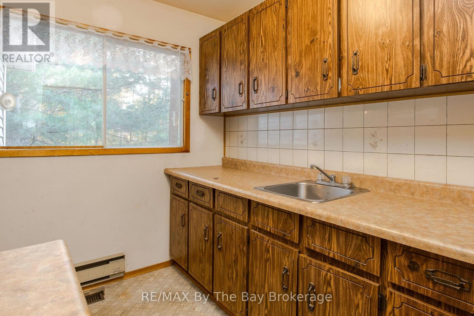 57 Tall Pines Drive, Tiny, Ontario  L9M 0H4 - Photo 11 - S12490294