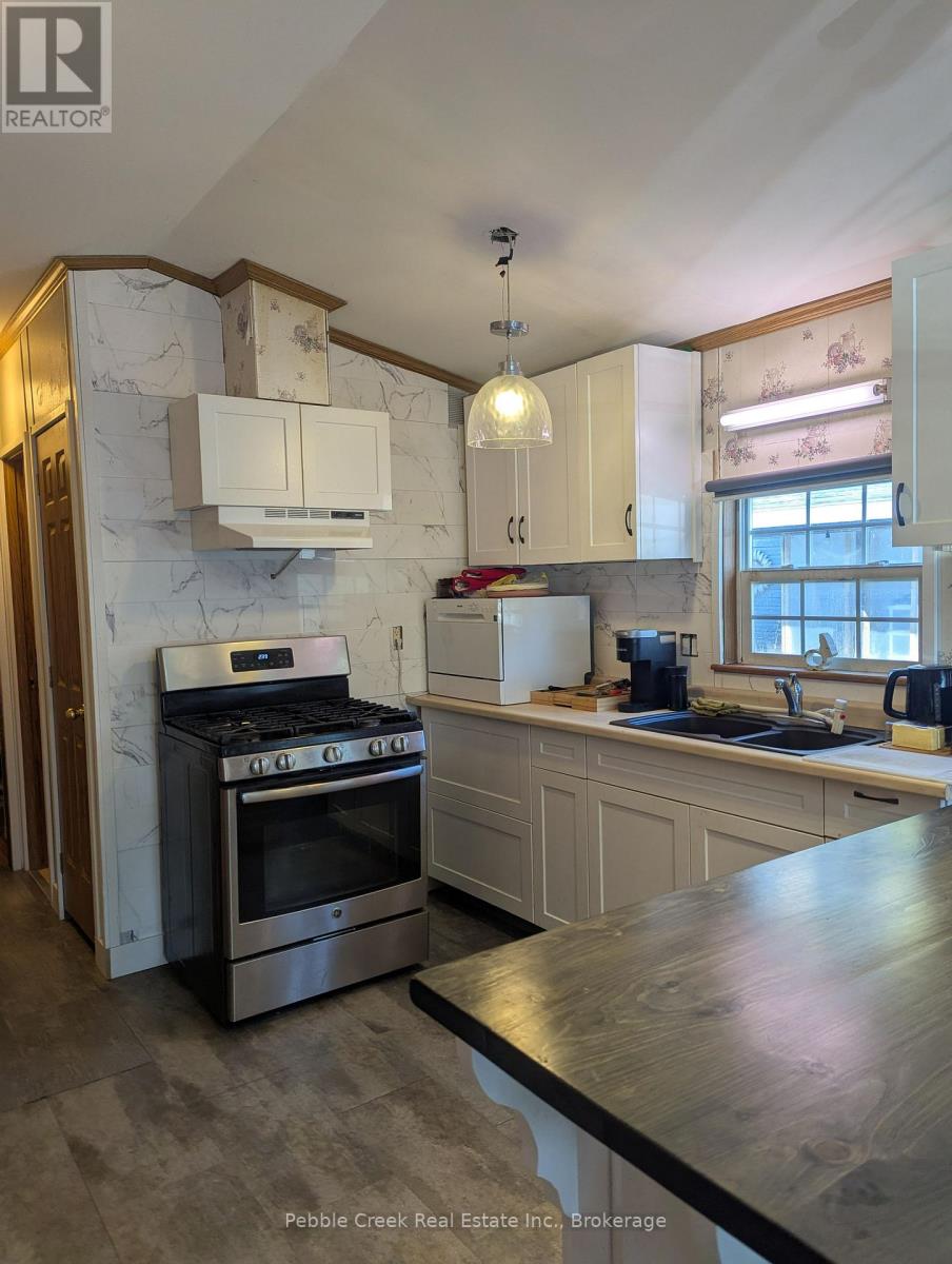 E8 - 77794 Orchard Line, Central Huron, Ontario  N0M 1G0 - Photo 3 - X12501130