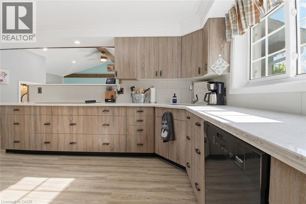 9043 Ridge Road, Niagara Falls, Ontario  L3B 5N7 - Photo 27 - 40784996