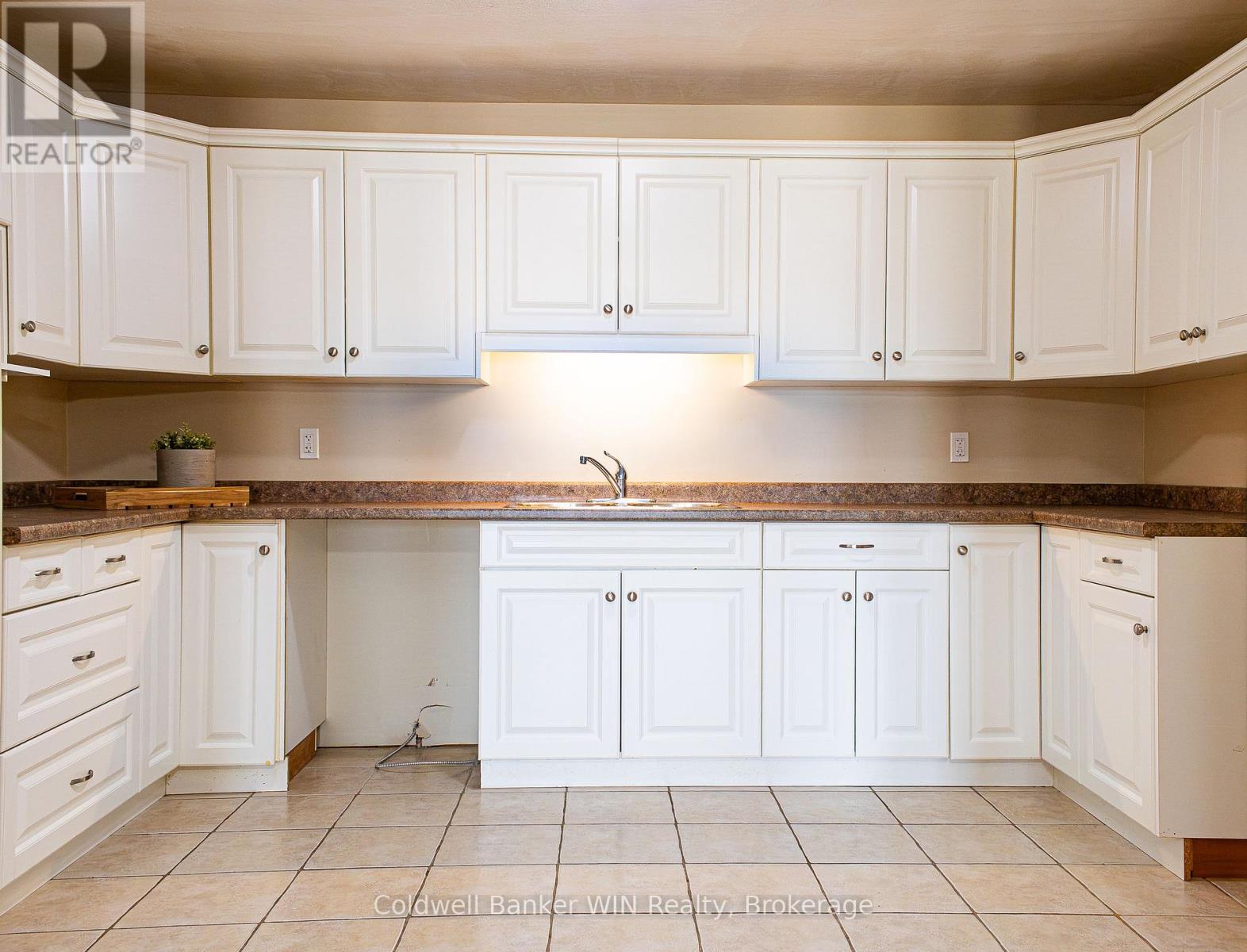 209 - 401 Birmingham Street E, Wellington North, Ontario  N0G 2L2 - Photo 4 - X12508098