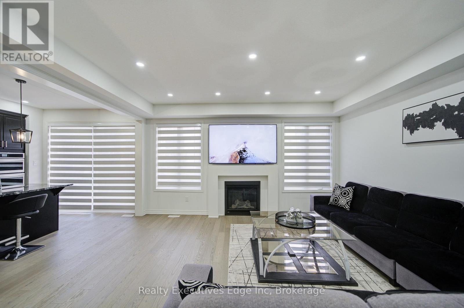 229 Forestwalk Street, Kitchener, Ontario  N2R 0T2 - Photo 12 - X12508360