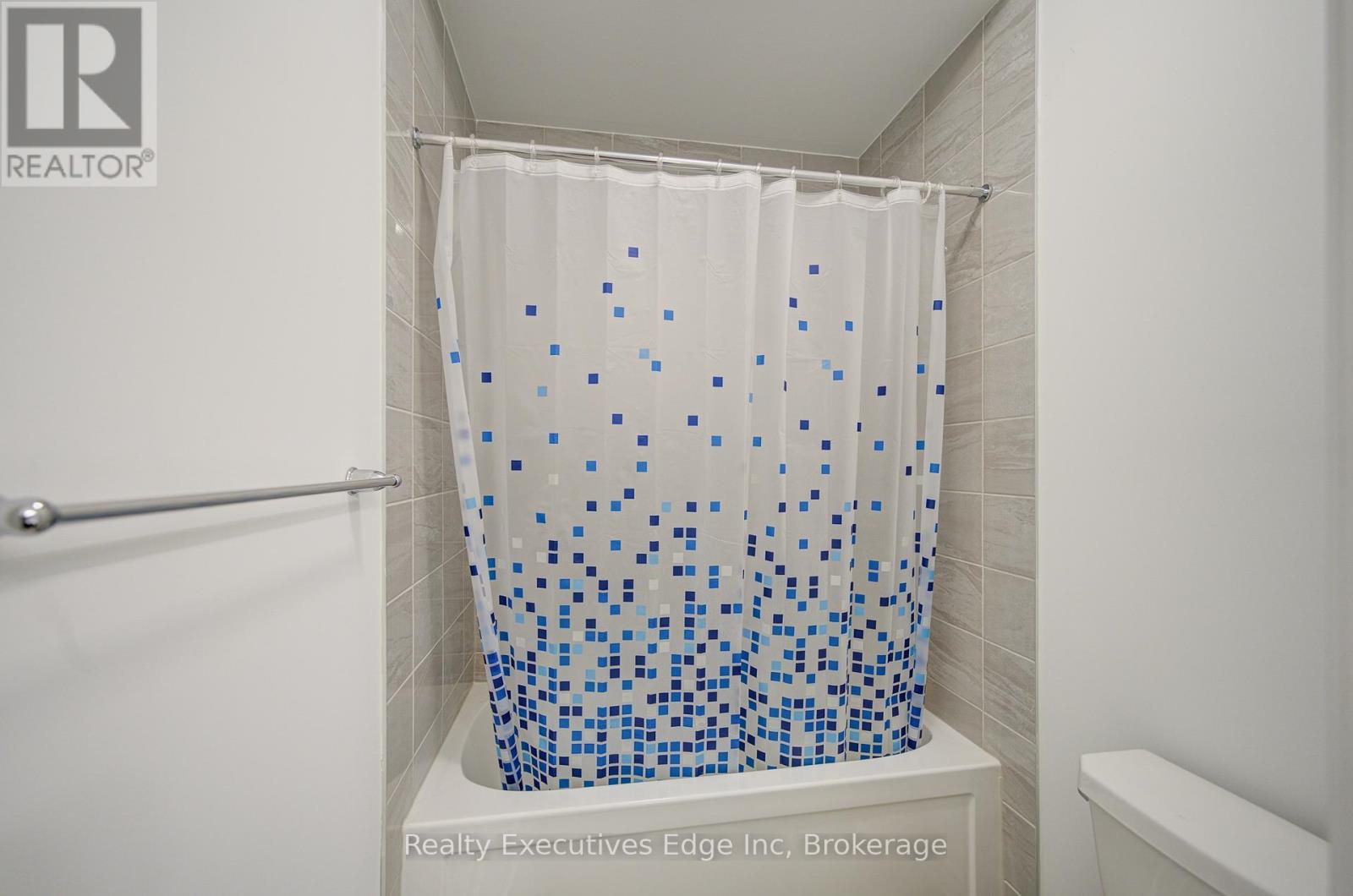 229 Forestwalk Street, Kitchener, Ontario  N2R 0T2 - Photo 22 - X12508360