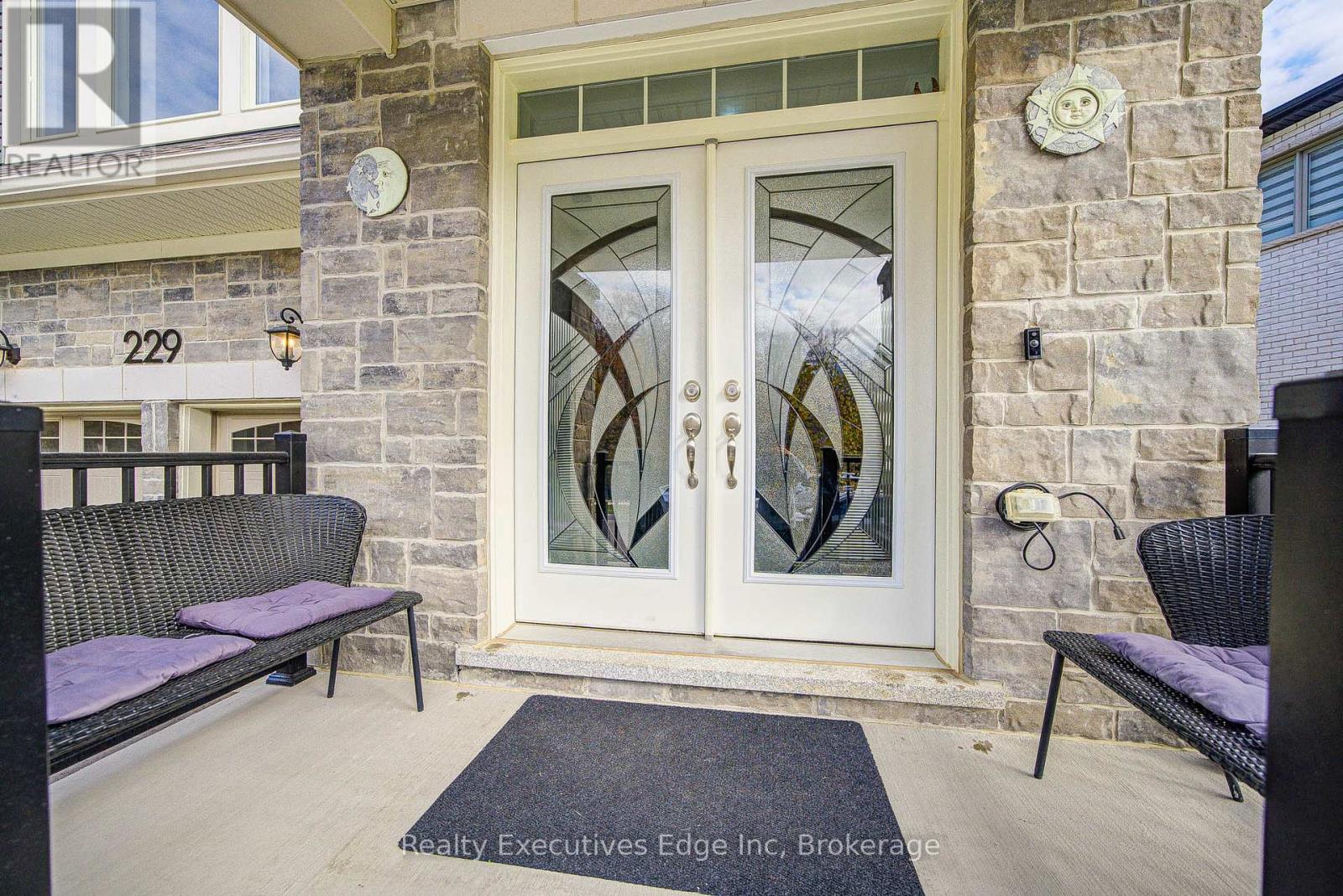 229 Forestwalk Street, Kitchener, Ontario  N2R 0T2 - Photo 5 - X12508360