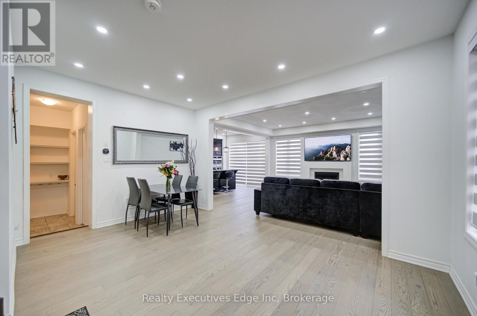 229 Forestwalk Street, Kitchener, Ontario  N2R 0T2 - Photo 9 - X12508360