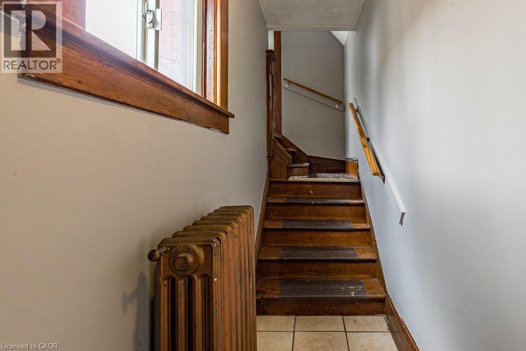 23 Avenue Place, Welland, Ontario  L3B 4B2 - Photo 4 - 40785739