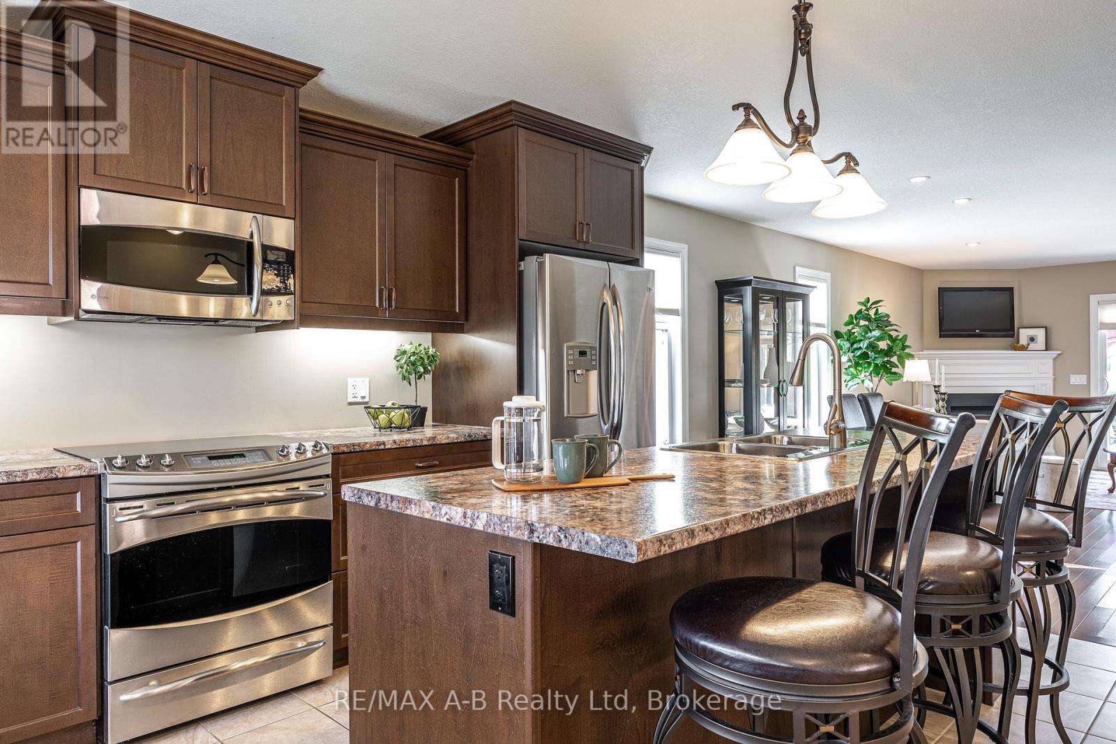 30 Homefield Court, St. Marys, Ontario  N4X 0A4 - Photo 10 - X12511448