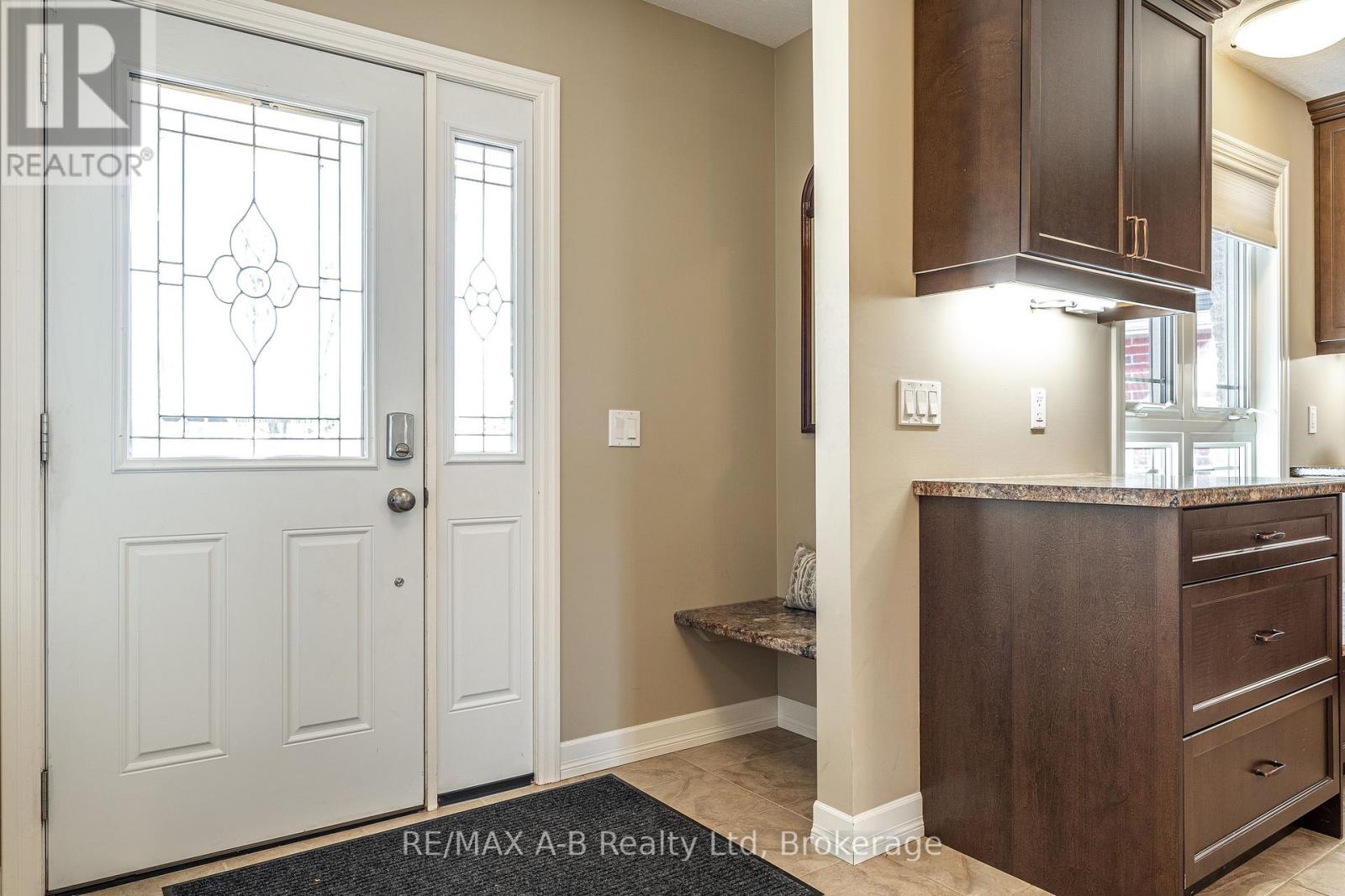 30 Homefield Court, St. Marys, Ontario  N4X 0A4 - Photo 5 - X12511448