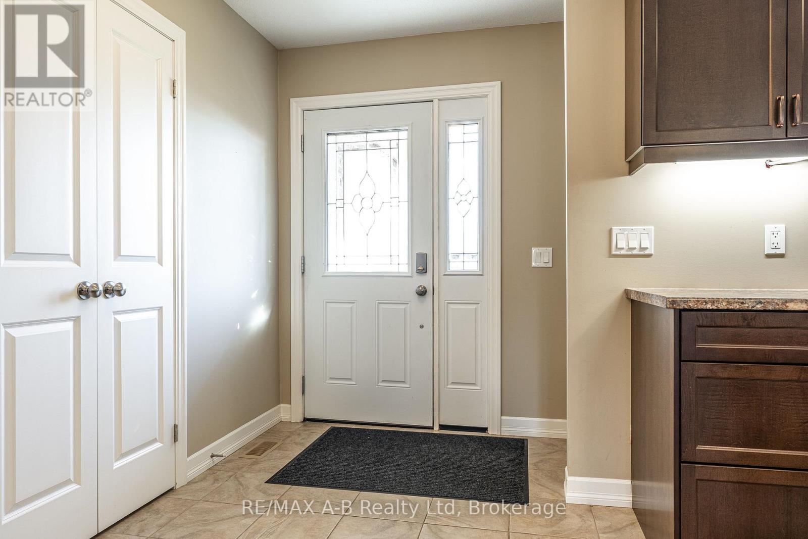 30 Homefield Court, St. Marys, Ontario  N4X 0A4 - Photo 6 - X12511448