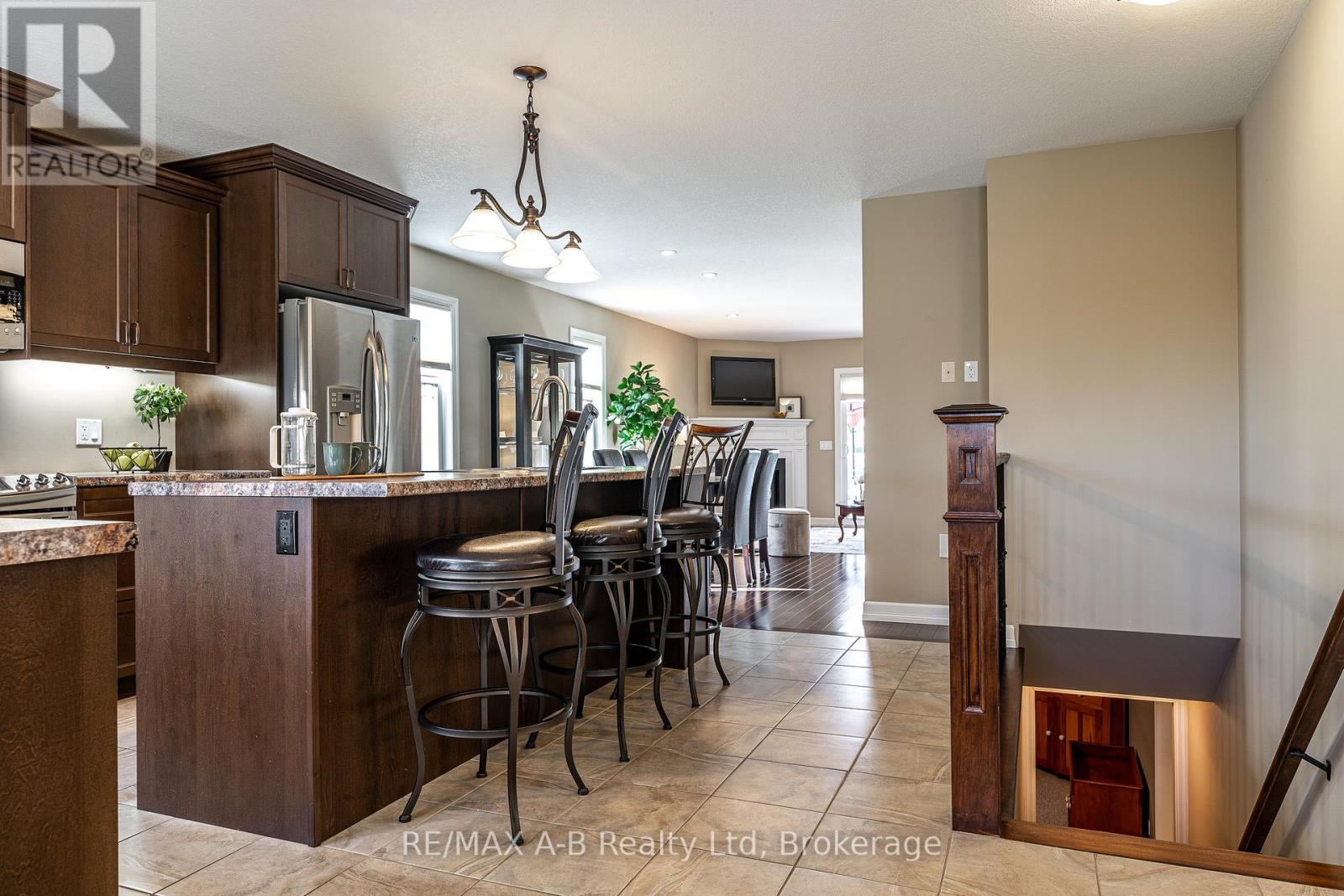 30 Homefield Court, St. Marys, Ontario  N4X 0A4 - Photo 7 - X12511448