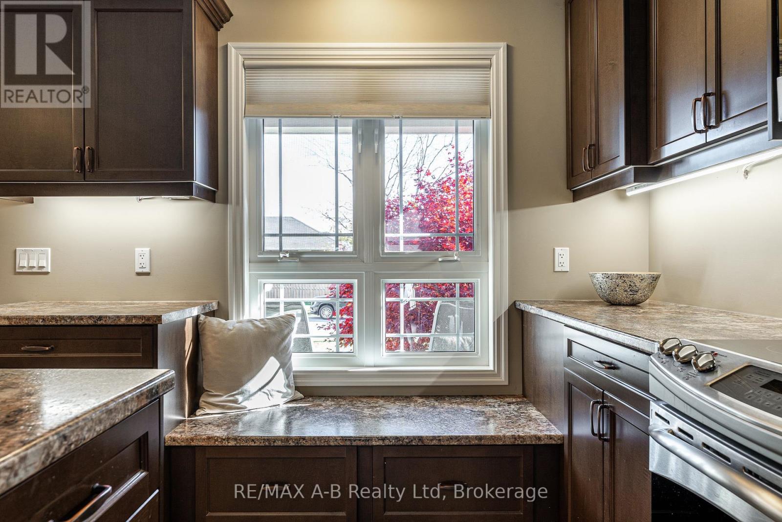 30 Homefield Court, St. Marys, Ontario  N4X 0A4 - Photo 9 - X12511448