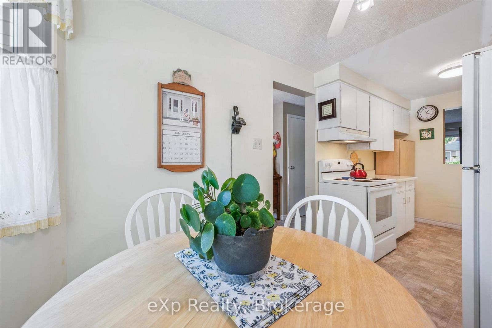 30 - 40 Silvercreek Parkway N, Guelph, Ontario  N1H 7X5 - Photo 13 - X12511596