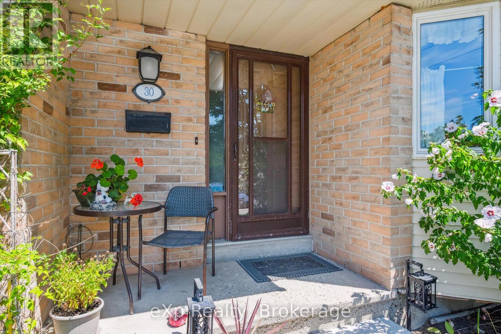 30 - 40 Silvercreek Parkway N, Guelph, Ontario  N1H 7X5 - Photo 4 - X12511596