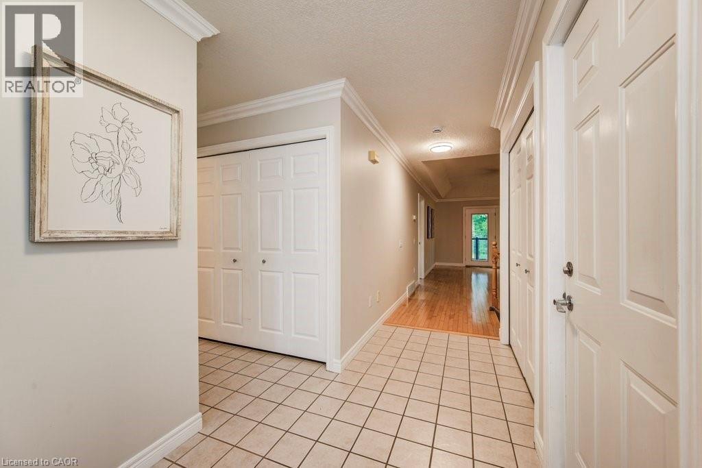 670 Salzburg Drive, Waterloo, Ontario  N2V 2N8 - Photo 5 - 40785373