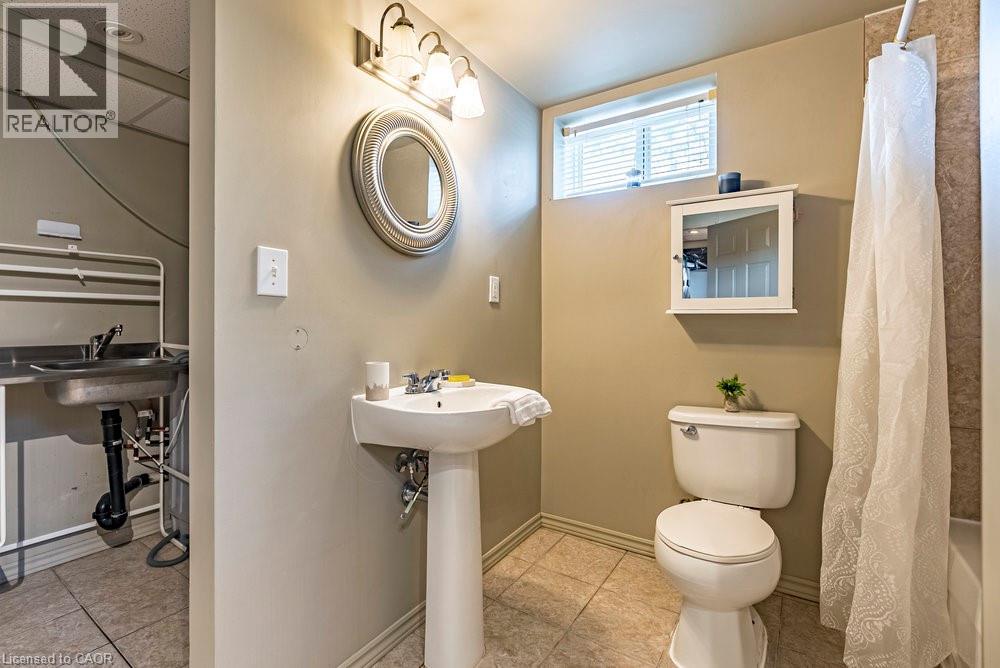 105 Mcelroy Road E, Hamilton, Ontario  L9A 1Z1 - Photo 34 - 40785852