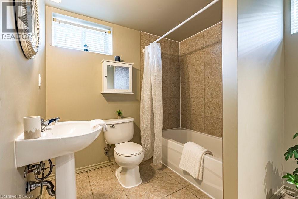 105 Mcelroy Road E, Hamilton, Ontario  L9A 1Z1 - Photo 35 - 40785852