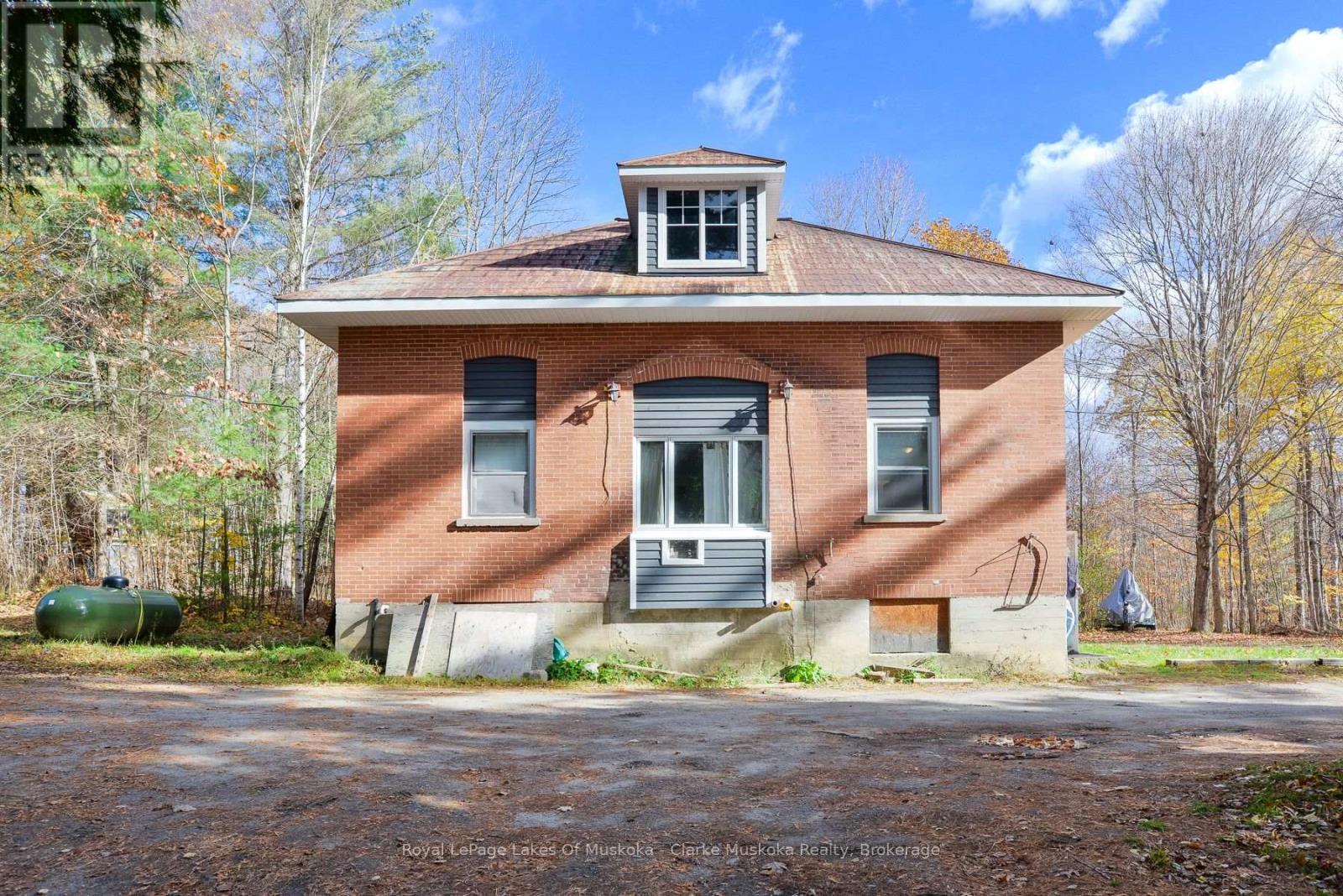 2026 Peninsula Road, Muskoka Lakes, Ontario  P0B 1G0 - Photo 2 - X12513288