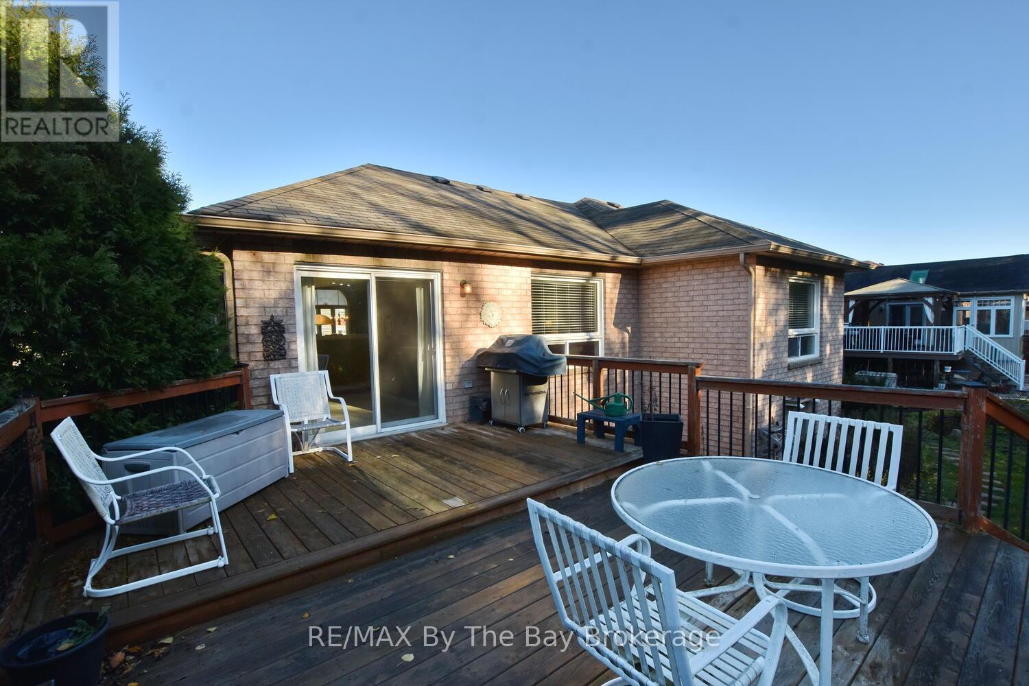 10 Cherry Sands Crescent, Wasaga Beach, Ontario  L9Z 1P5 - Photo 15 - S12513912