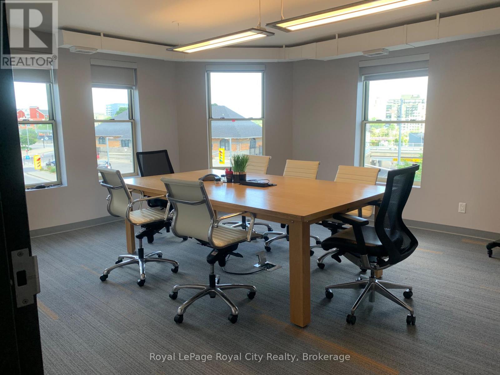 201 - 2 Wyndham Street N, Guelph, Ontario  N1H 4E3 - Photo 2 - X12514026