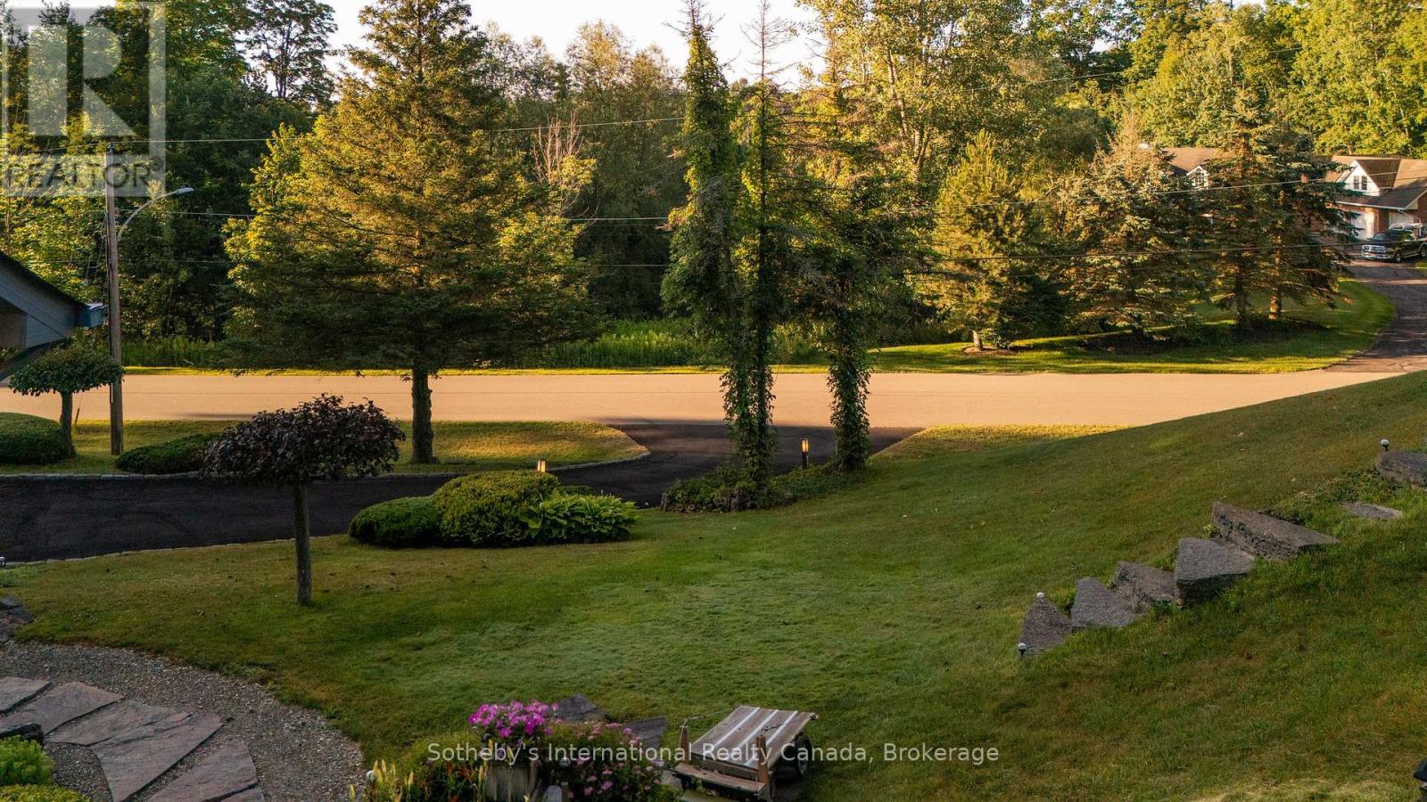 12 Matson Drive, Caledon, Ontario  L7E 0A9 - Photo 6 - W12546136